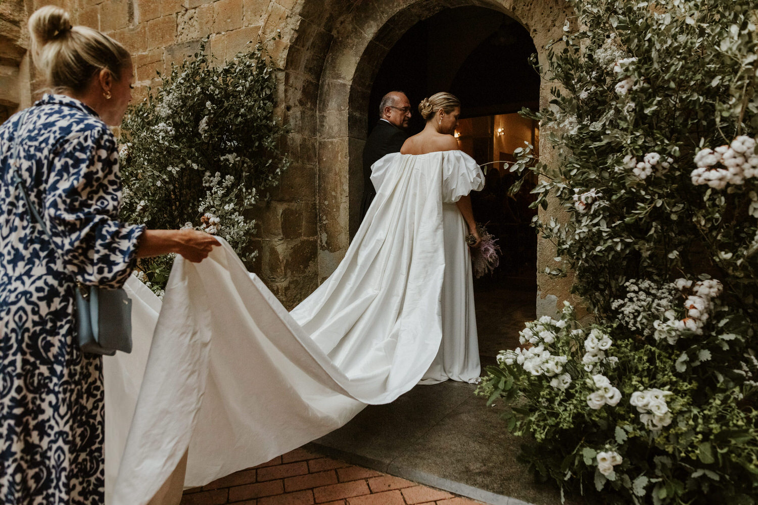 Vestido de novias ZeGarcia, planificación de bodas Pilar Barceló, Lugares para casarse en la costa brava Castell de Caramany